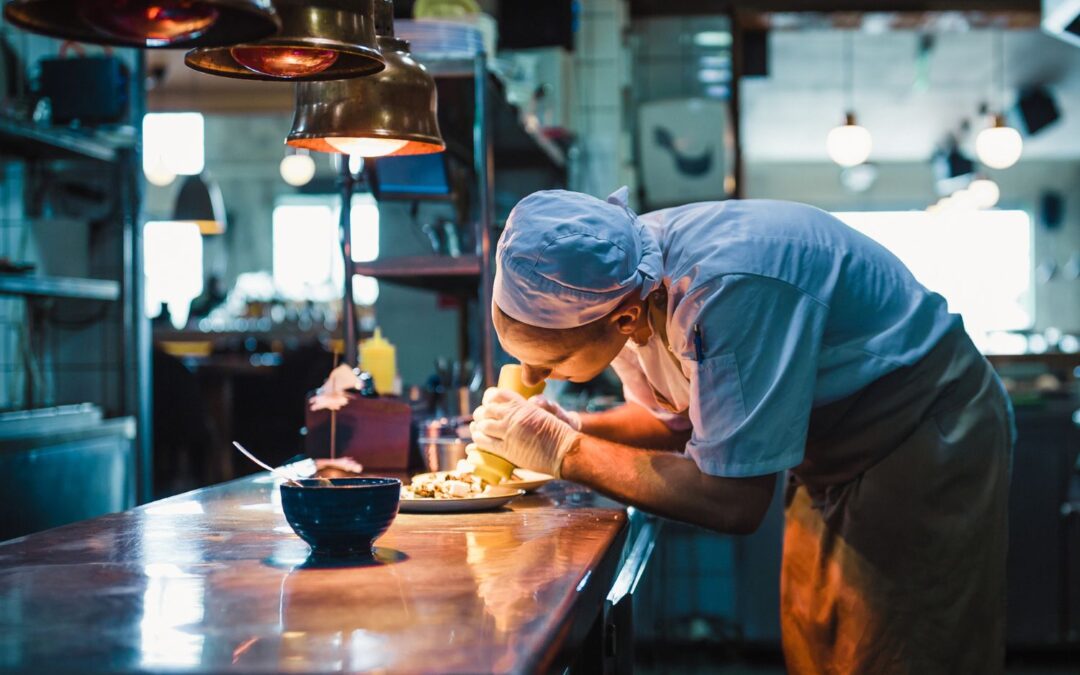 HACCP w gastronomii – co to jest i jak przeprowadzić jego wdrożenie?